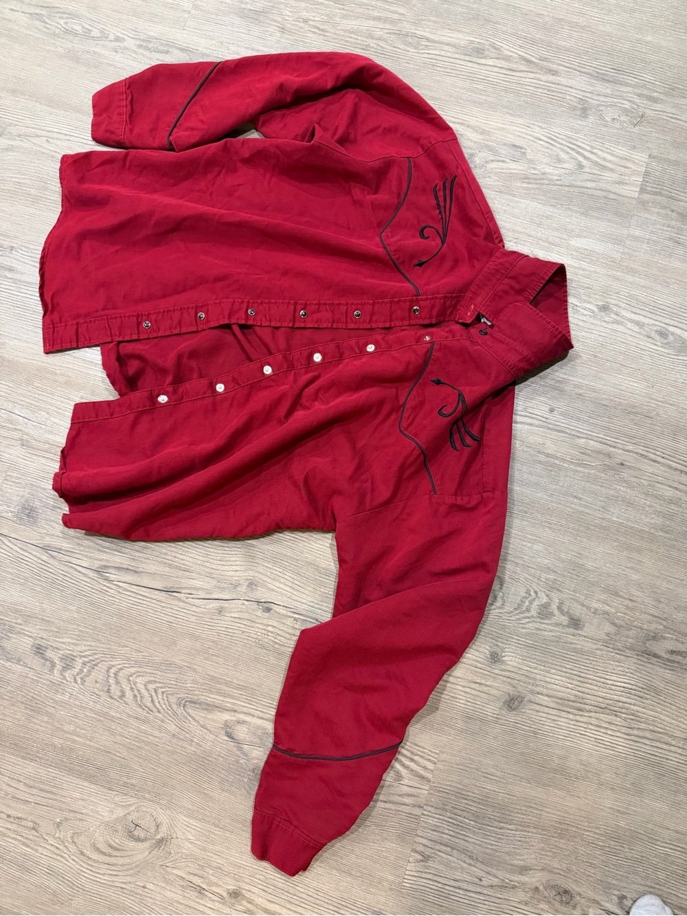 Vintage Ladies Red Western Snap-Front Shirt with Black Embroidery